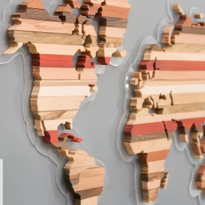 Mapa continental de madera en colores naturales